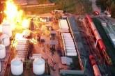 Тушение пожара на нефтебазе под Киевом приостановлено - возможны новые взрывы