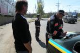 Николаевские инспекторы ГАИ пометили водителей, которые пользуются ремнями безопасности, и наказали тех, кто не пристегивается