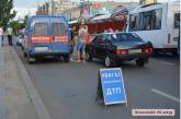 В центре Николаева столкнулись микроавтобус и ВАЗ