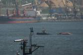 Во время захода в Николаев российский военный корабль перевернул украинский буксир