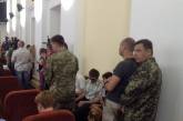 Депутатам Харьковского горсовета вручили повестки в военкомат прямо на сессии
