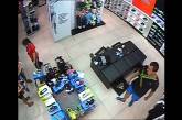 В Николаеве разыскивается мужчина, подозреваемый в краже из магазина. ФОТО