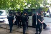  К офису "Правого сектора" в Киеве пригнали милицию и автозаки. ФОТО