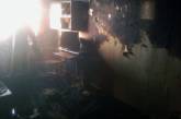 В Николаеве загорелся дом: пьяный курильщик пострадал, мать с двумя детьми удалось спасти
