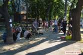 На Потемкинской пилят деревья во дворе: жители обвиняют администрацию Центрального района