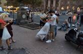 Парикмахер из Николаева бесплатно стрижет киевских бездомных 