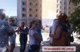 В Николаеве жители недостроенного дома встречают главного радикала Олега Ляшко