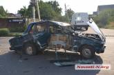 Вечером в Николаеве столкнулись три автомобиля: машины разбиты вдребезги 