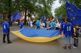 Молодежь прошла по центру Николаева «европейским парадом», а волонтеры «Серце до серця» собирали деньги