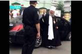 В Киеве полиция за нарушение остановила элитный Mercedes настоятеля Лавры. ВИДЕО
