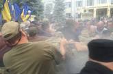 В Одессе под зданием суда произошли стычки между милицией и активистами