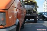 В Николаеве на Херсонском шоссе армейский грузовик врезался в маршрутку