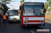 После столкновения с маршруткой из "нового" чешского троллейбуса посыпалась ржавчина