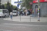 В Николаеве наводят порядок на остановках общественного транспорта 