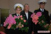 «Розовый патруль» раздал сотни роз девушкам в Николаеве