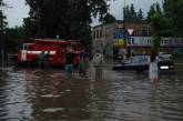 Николаевские спасатели вытащили из воды 9 транспортных средств, застрявших там из-за вчерашнего ливня
