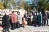 Николаевские коммунисты и «антимайдановцы» возлагали цветы к Вечному огню отдельно от властей