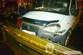 В Николаеве возле «Эпицентра» микроавтобус «Газель» врезался в отбойник