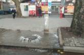 На центральной улице Николаева из-за порыва трубопровода вторые сутки хлещет вода. ФОТО