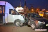 В центре Николаева маршрутка протаранила Mitsubishi: пострадали два человека