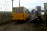 На Николаевщине по заблокированной активистами трассе пропускают рейсовые автобусы, «скорые помощи» и авто военных