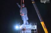 Памятник Ленину в Запорожье не могут демонтировать уже 15 часов подряд