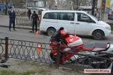 В Николаеве пьяный бизнесмен на мотоцикле врезался в «Мерседес», а после устроил разборки на месте аварии. ОБНОВЛЕНО