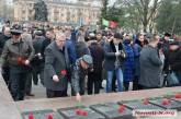 Николаевцы возложили цветы к мемориалу ольшанцам, который сегодня был осквернен