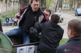 Люстрация по-свободовски: В Броварах депутата-перебежчика сунули в мусорный бак