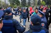 В Одессе на Куликовом поле полиция разогнала активистов слезоточивым газом