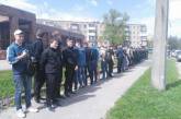 В Харькове активисты «Азова» окружили отель, где проходит съезд «Украинского выбора», и избили местного депутата