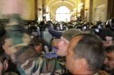Нацгвардия не помогла: во Львове протестующие сорвали сессию горсовета