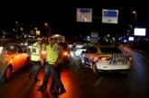 В крупнейшем аэропорту Стамбула прогремели два взрыва: 10 человек погибли, около 40 ранены