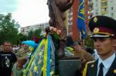 В Киеве открыли первый в Украине памятник воину-добровольцу