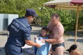 Николаевские спасатели напомнили отдыхающим мкр.Намыв о правилах безопасности на воде
