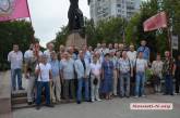 «Свалить легко — сберечь трудно»: в Николаеве почтили память погибших милиционеров у сохраненного памятника на Садовой