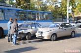 В центре Николаева «Лада» врезалась в «Ланос»