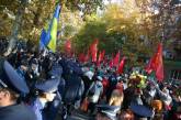 7 ноября в Николаеве предвещало столкновение «левых» и «правых». Коммунисты и «Свобода» провели два разных митинга