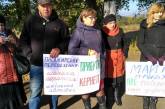 В Первомайском районе жители перекрыли дорогу, требуя от руководства маслоэкстракционного завода ее ремонта