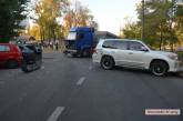 В центре Николаева Land Cruiser 200 после столкновения с зерновозом протаранил еще два авто