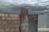 В николаевской многоэтажке отремонтировали крышу по «новому методу»: застелили «гнилье» еще одним слоем покрытия