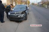 В Варваровке столкнулись Renault и автобус