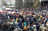 В Кишиневе тысячи людей вышли на протест против избрания Додона и требуют третьего тура выборов