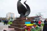 К годовщине «Майдана» в Николаеве возложили цветы к памятнику «Небесной сотне»