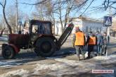 Во время ремонта дорожники заасфальтировали в центре Николаева канализационные люки