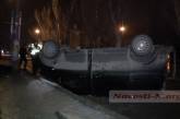Ночью в центре Николаева пьяный водитель перевернул «Фольксваген»