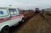 В Николаеве спасатели вытащили из болота карету скорой помощи