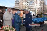 В Николаеве владелец кафе поздравил с 8 марта женщин из соседнего с его заведением дома