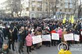 В Мариуполе прошел митинг: металлурги требуют прекратить блокаду Донбасса