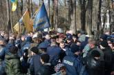 На Тарасовой горе в Каневе произошла потасовка между «Азовом» и «Украинским выбором»